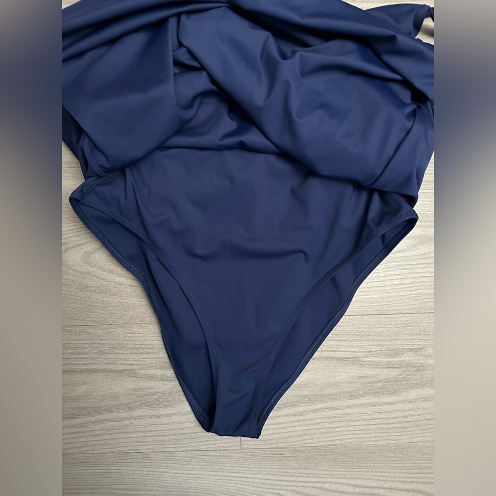 SKIMS Shaping Ruged One-Piece Swin - Picture 5 of 6